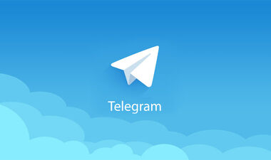 How do you invite people to a Telegram group?